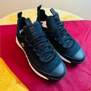 Chanel Sneaker size 36 1/2🛍